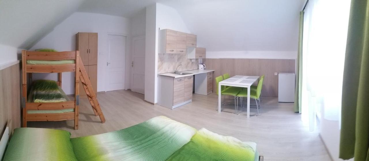 Elza Vendeghaz Apartment Sarospatak Bagian luar foto