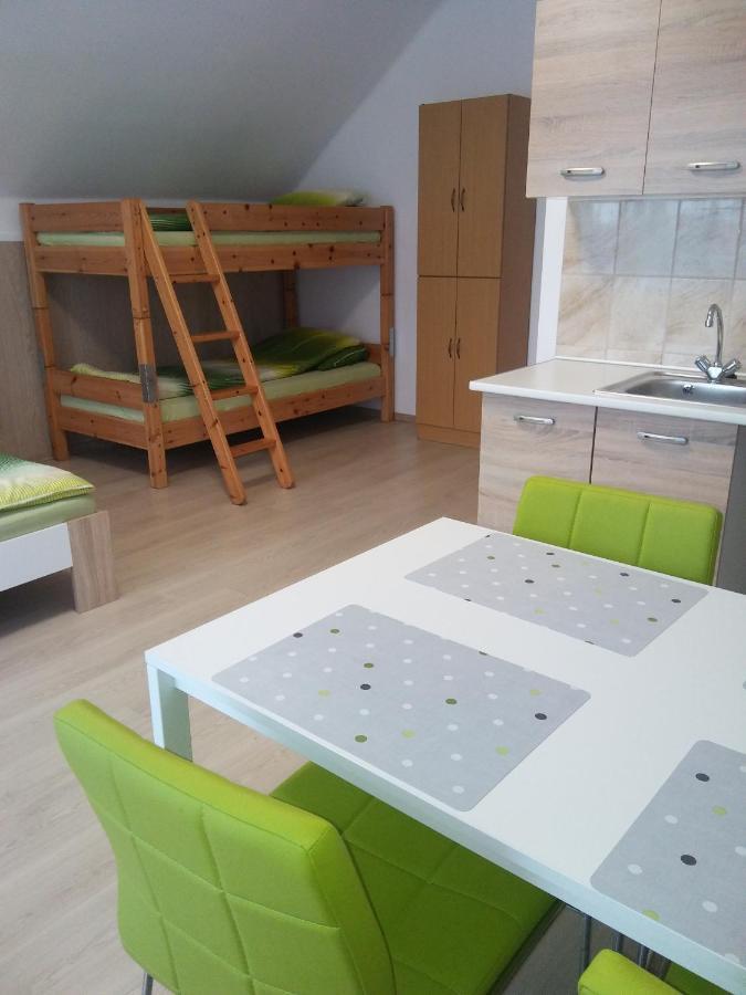 Elza Vendeghaz Apartment Sarospatak Bagian luar foto